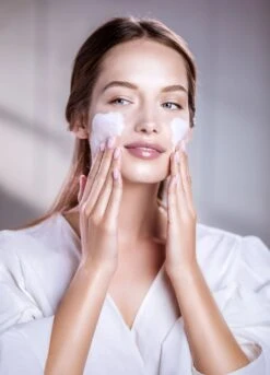 Phyto-Blanc Brightening Cleansing Foam-In Cream 10 Phyto-Blanc Brightening Cleansing Foam-In Cream -Lanvin Paradise 3473311590503 alt3