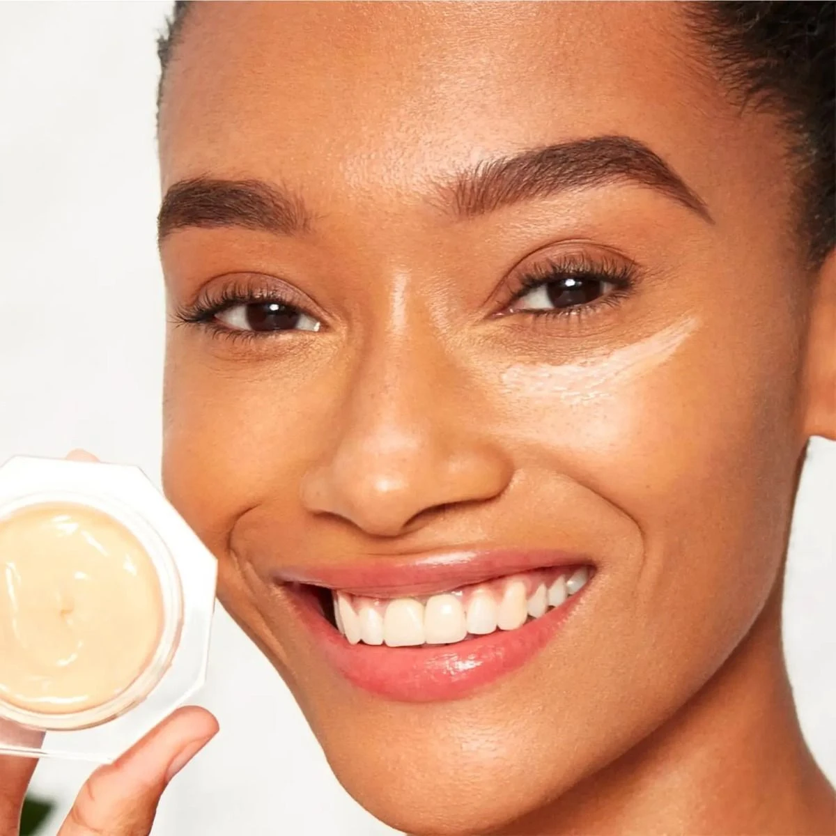 Charlotte Tilbury Charlotte's Magic Eye Rescue (Refillable) - 15mL 6 Charlotte Tilbury Charlotte's Magic Eye Rescue (Refillable) - 15mL - Image 4